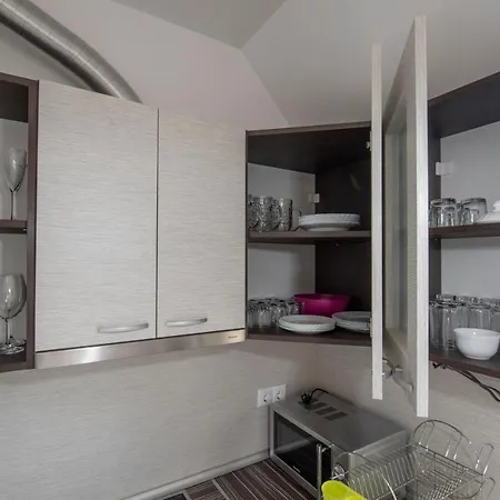 Apartment Azure Pretty Location Near Sea Garden