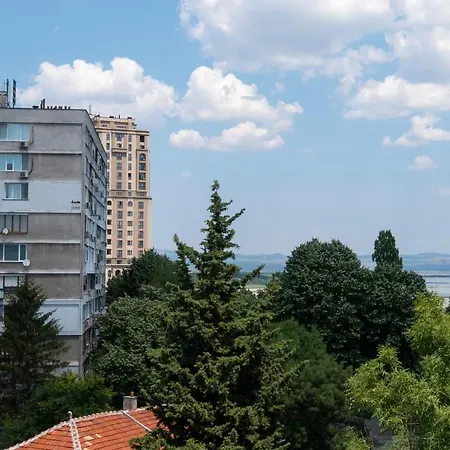 Azure Pretty Location Near Sea Garden * בורגאס